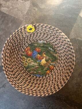 Large 14.5-Inch Round Farmhouse Rooster Braided Rope Bowl